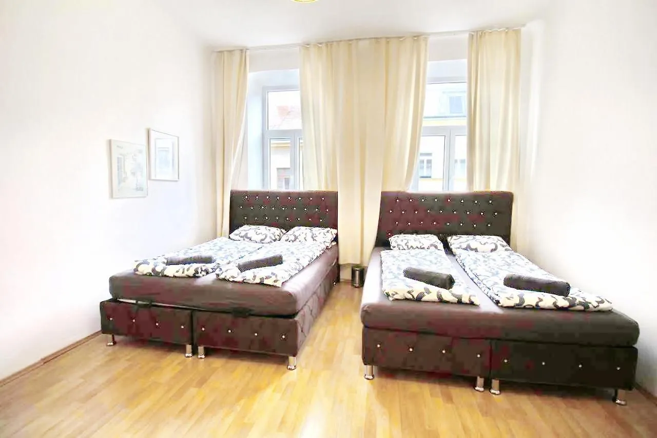 Comfortable Rooms Near Schoenbrunn Palace Hl Vienna Homestay