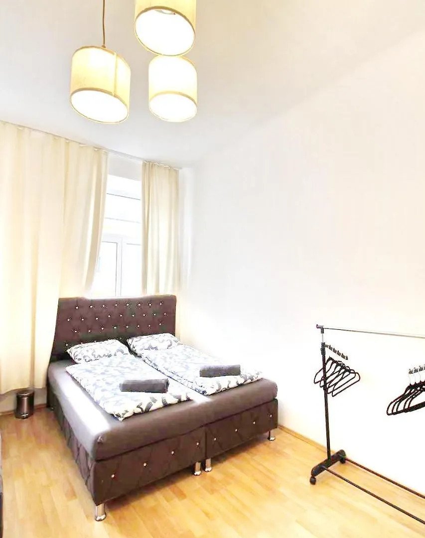 Comfortable Rooms Near Schoenbrunn Palace Hl Vienna