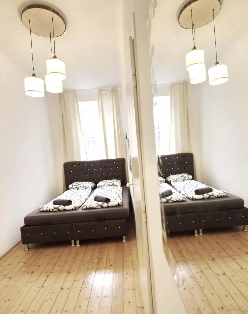 Comfortable Rooms Near Schoenbrunn Palace Hl Vienna Austria