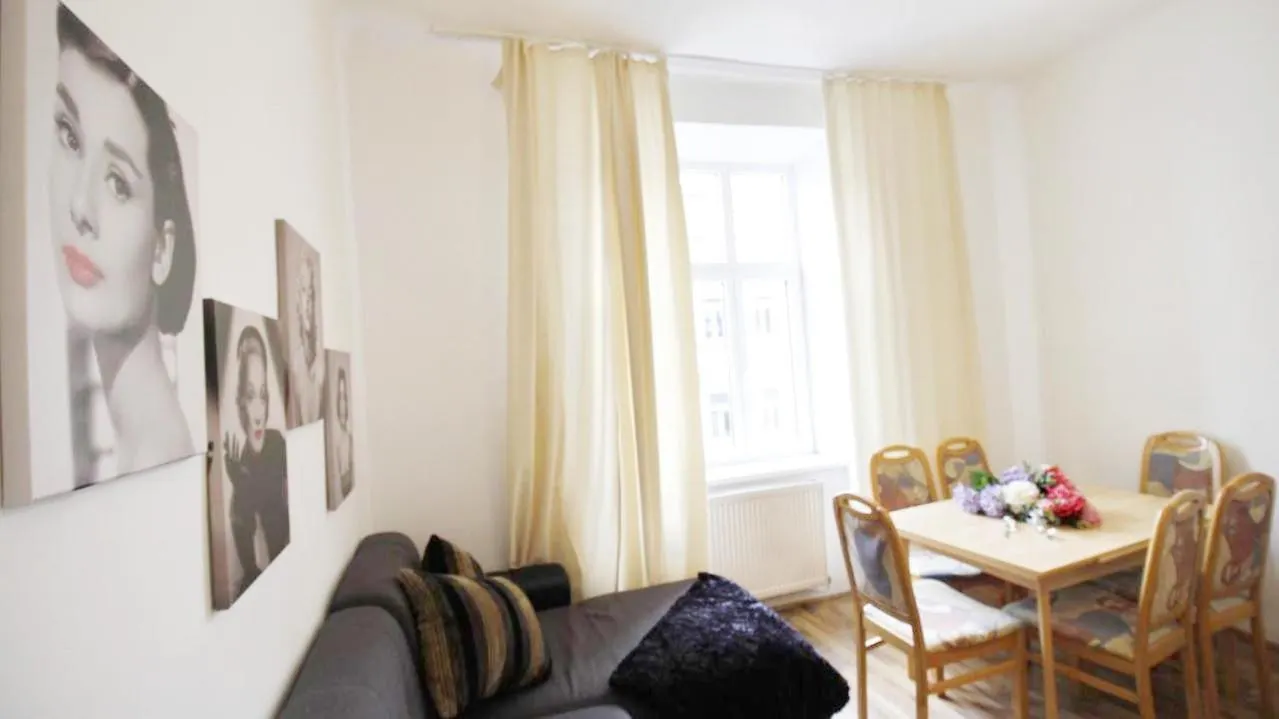 Comfortable Rooms Near Schoenbrunn Palace Hl Vienna Homestay