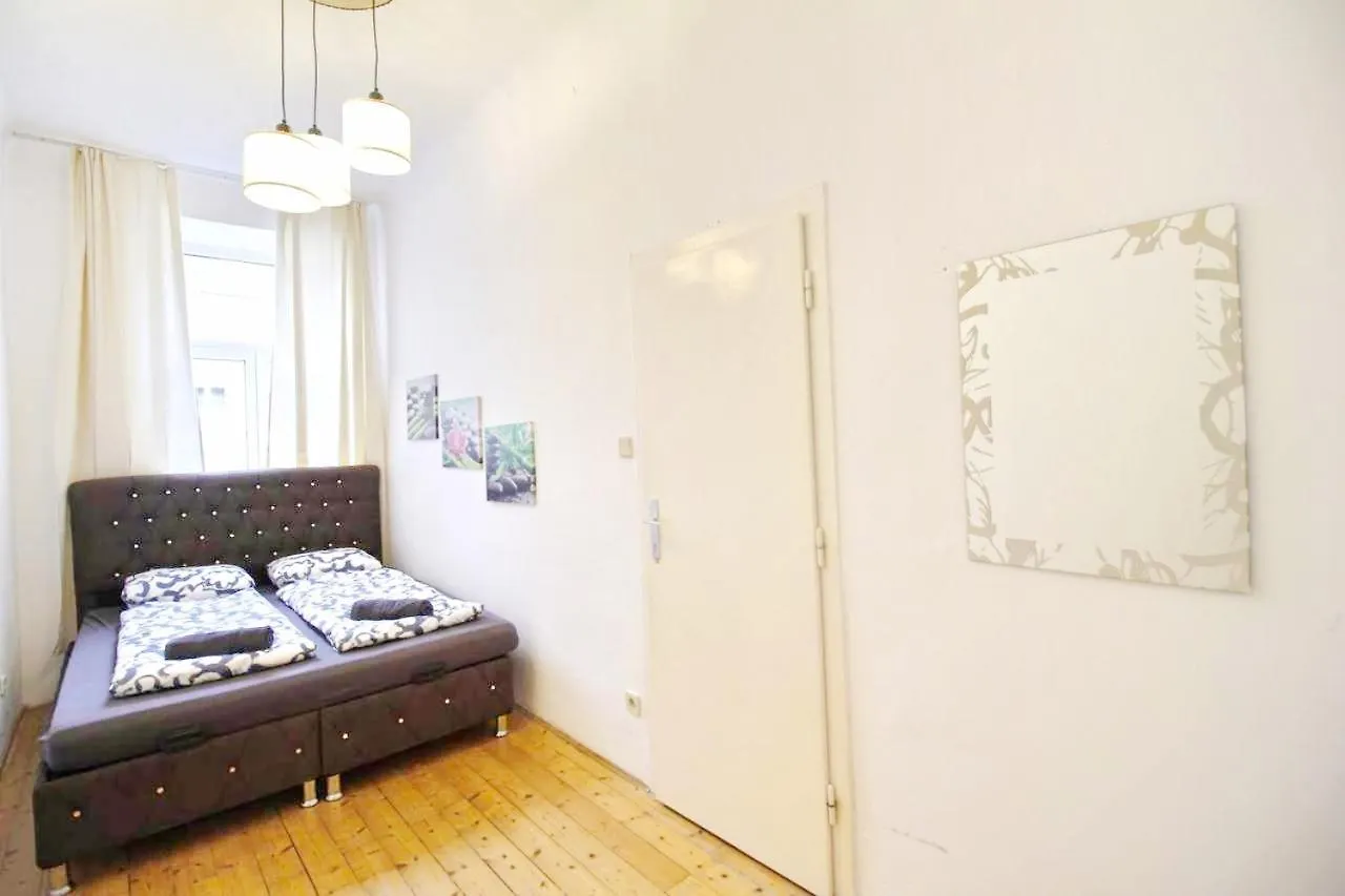 Comfortable Rooms Near Schoenbrunn Palace Hl Vienna Austria