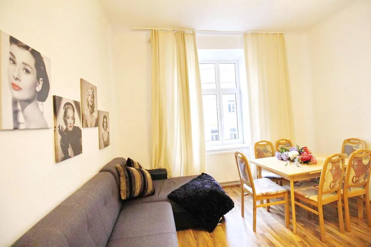 Comfortable Rooms Near Schoenbrunn Palace Hl Vienna Homestay