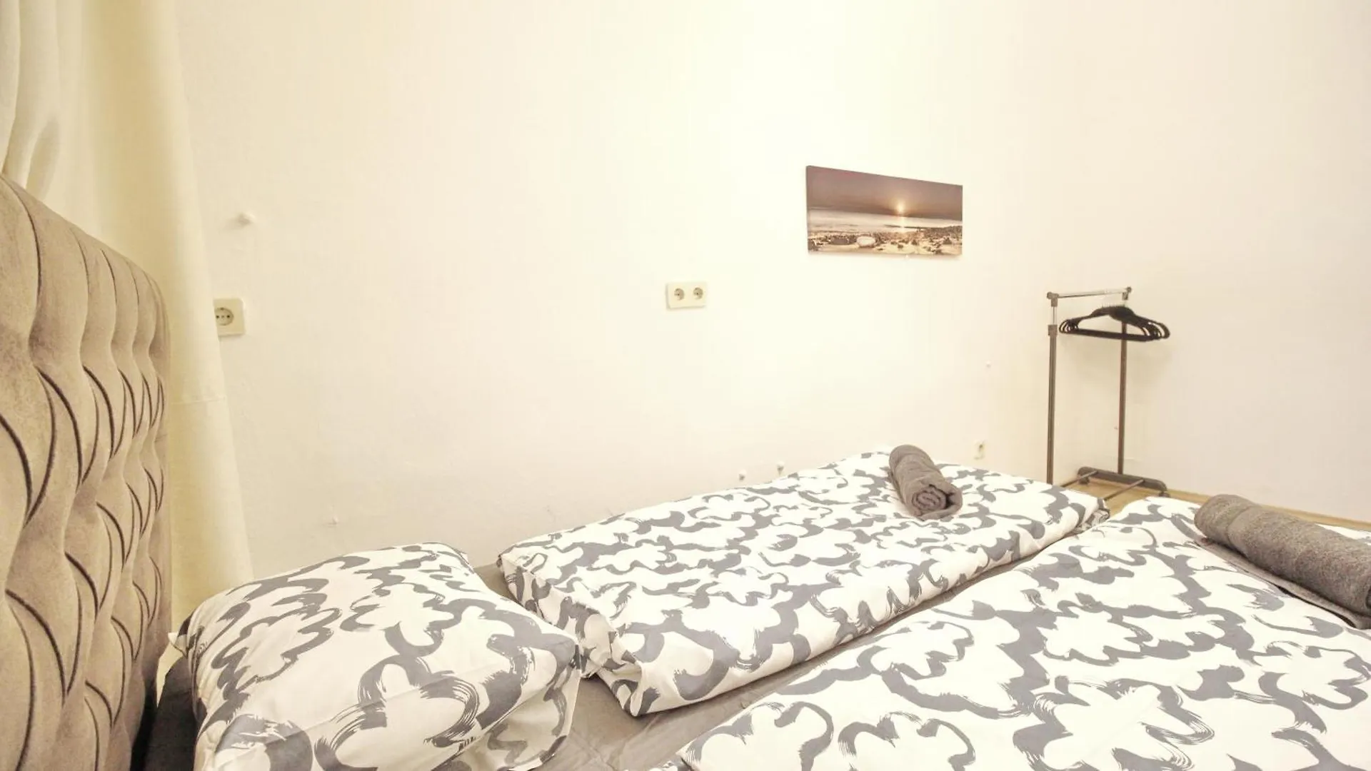 Comfortable Rooms Near Schoenbrunn Palace Hl Vienna